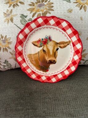 The Pioneer Woman Cream Scalloped Wall Plate with Red Trim